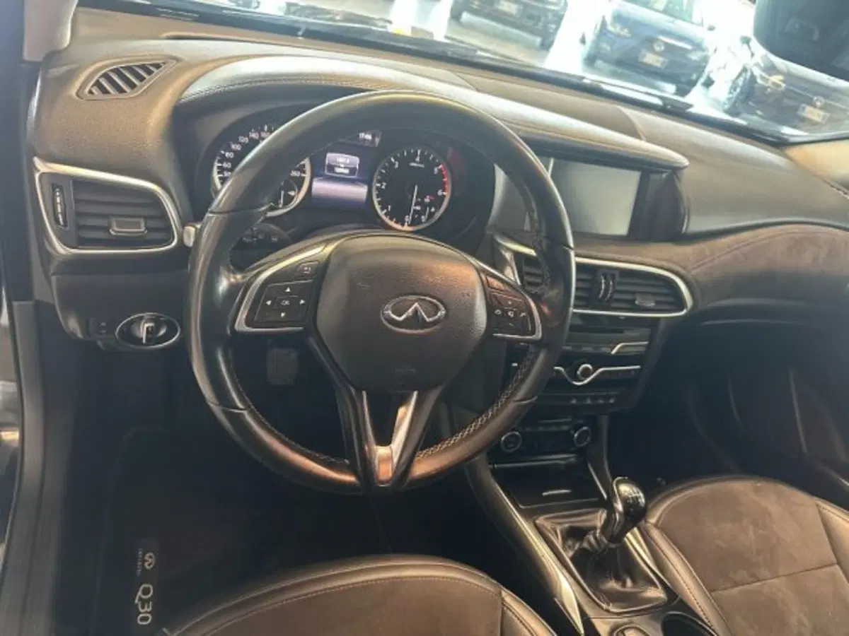Infiniti Q30 usata a Cuneo (9)