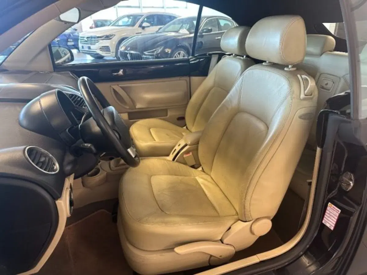 Volkswagen New Beetle Cabrio usata a Cuneo (11)