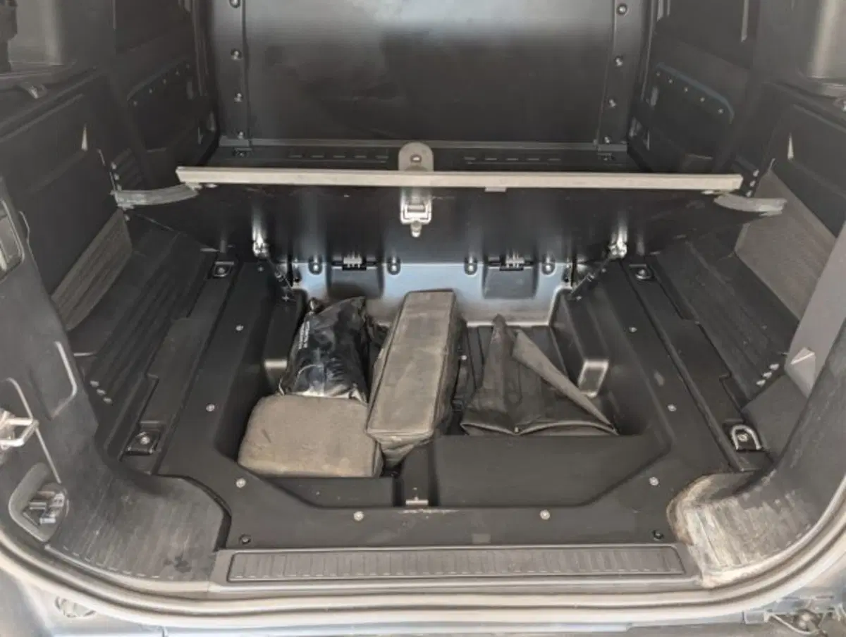 Land Rover Defender usata a Cuneo (8)