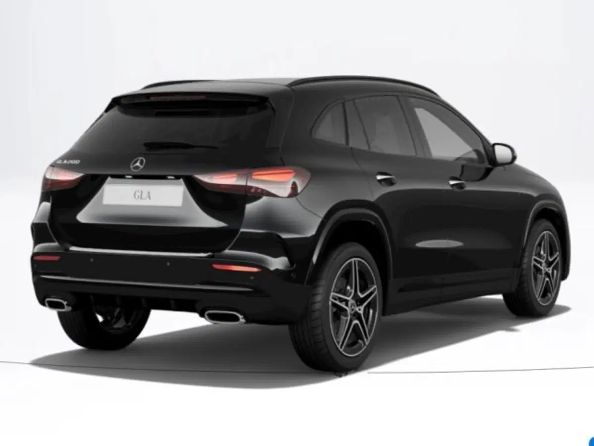 Mercedes-Benz GLA SUV nuova a Verona (2)