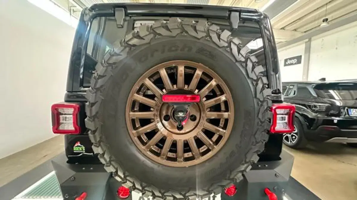 Jeep Wrangler Unlimited usata a Reggio Emilia (7)