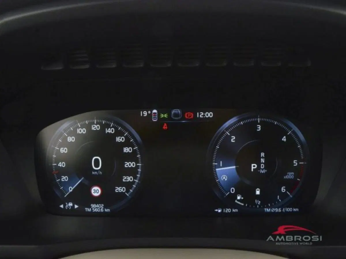 Volvo XC90 usata a Perugia (15)