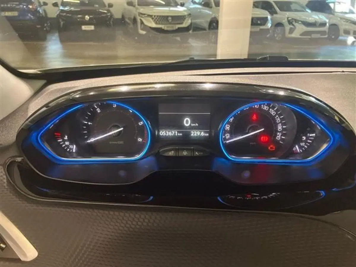 Peugeot 2008 usata a Como (13)
