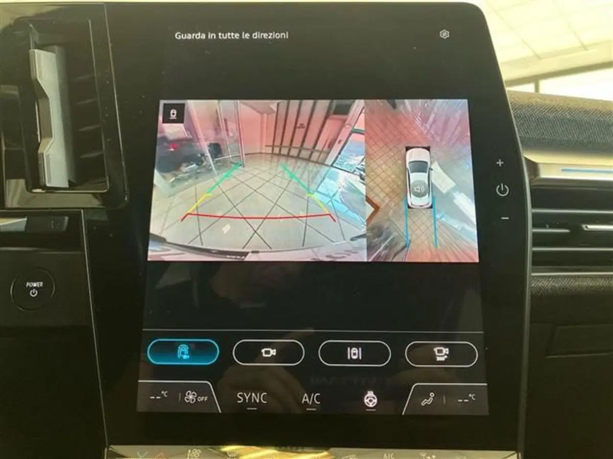 Renault Megane E-Tech Electric usata a Como (13)