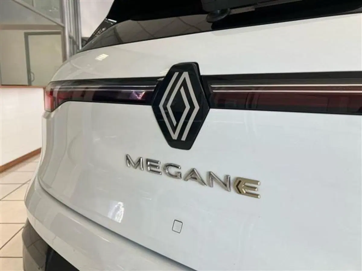 Renault Megane E-Tech Electric usata a Como (20)