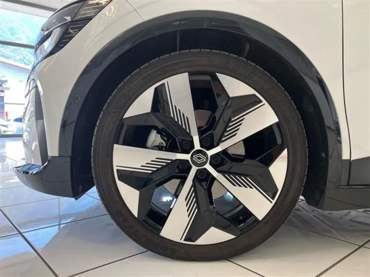 Renault Megane E-Tech Electric usata a Como (6)