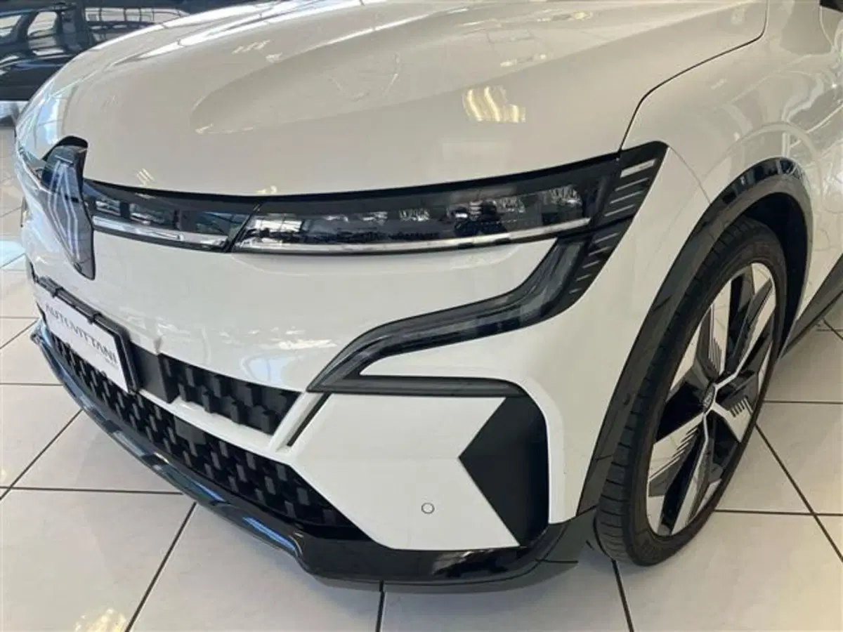 Renault Megane E-Tech Electric usata a Como (7)