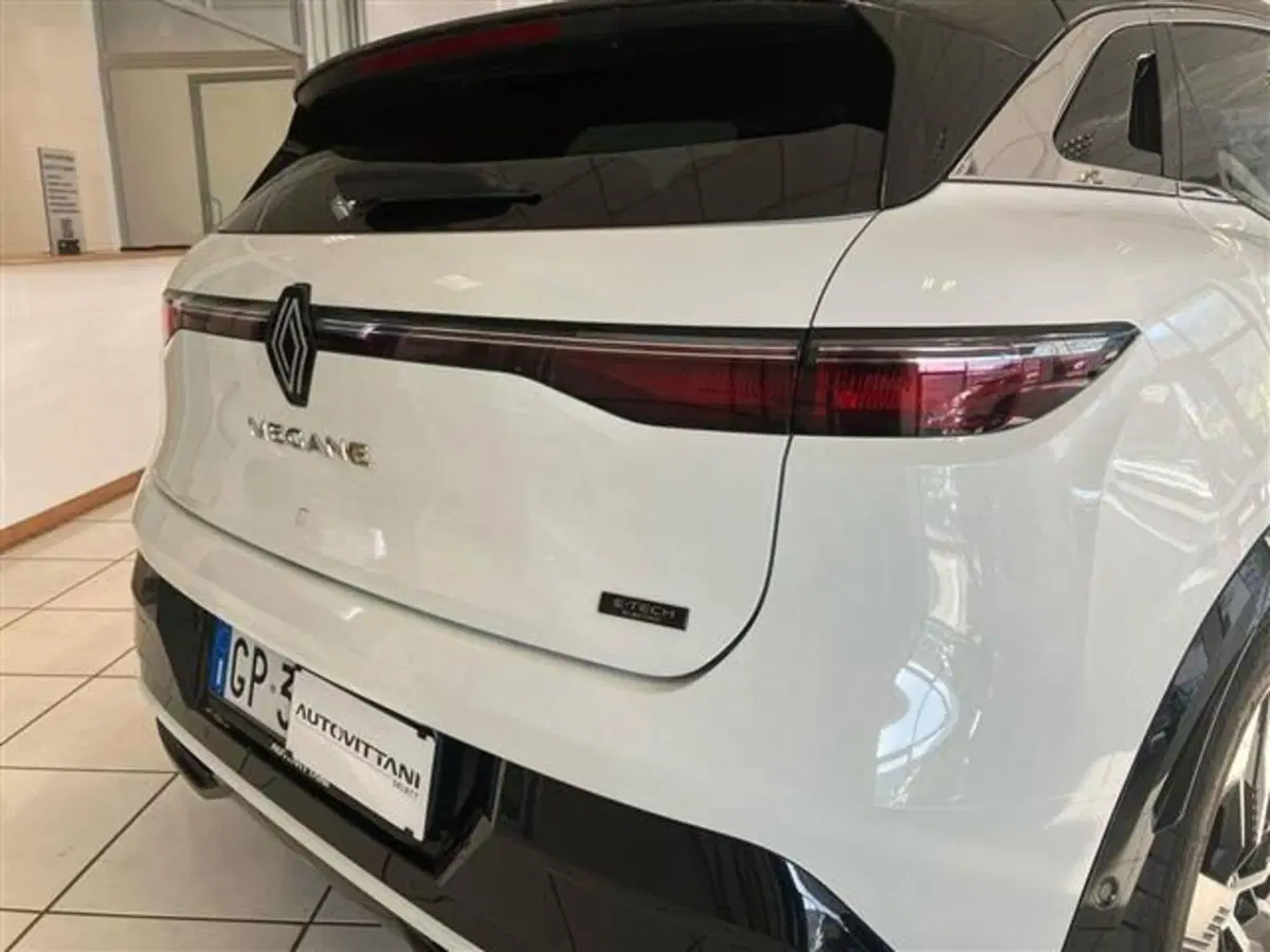 Renault Megane E-Tech Electric usata a Como (8)