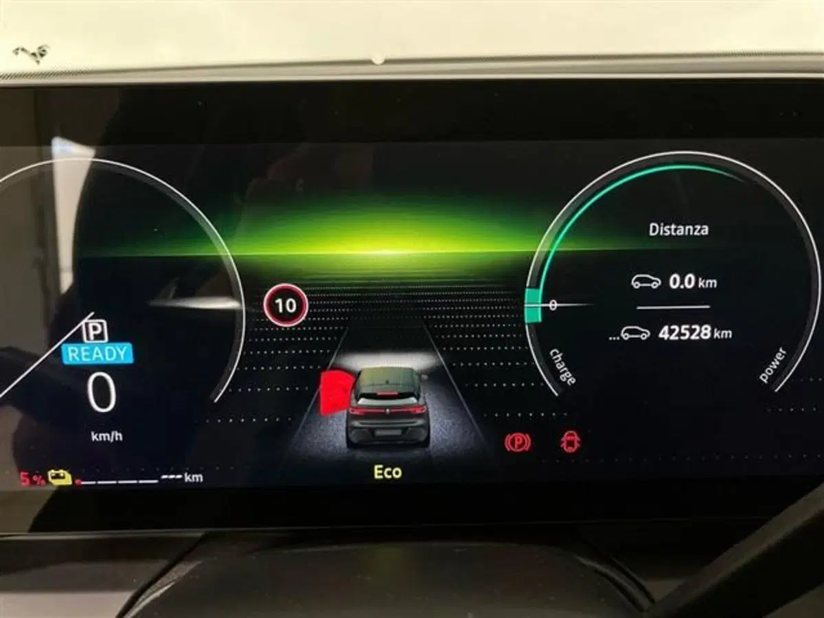 Renault Megane E-Tech Electric usata a Como (15)