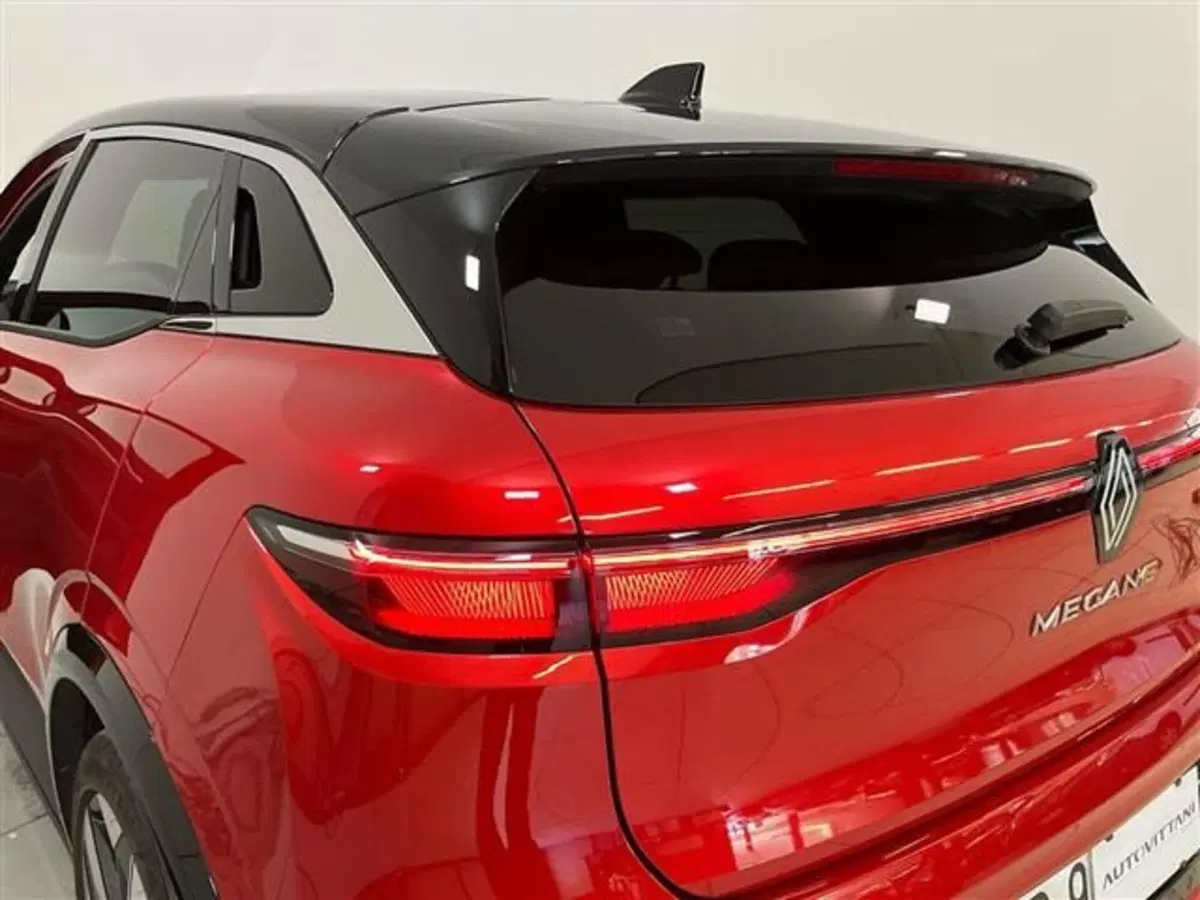 Renault Megane E-Tech Electric usata a Como (8)