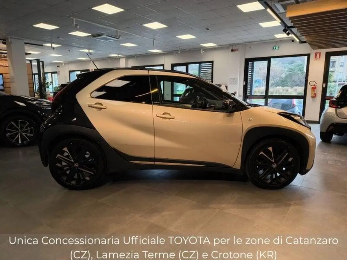 Toyota Aygo X usata a Catanzaro (8)