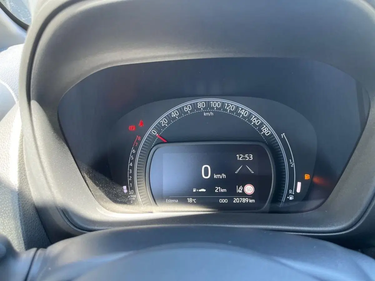 Toyota Aygo X usata a Catanzaro (9)
