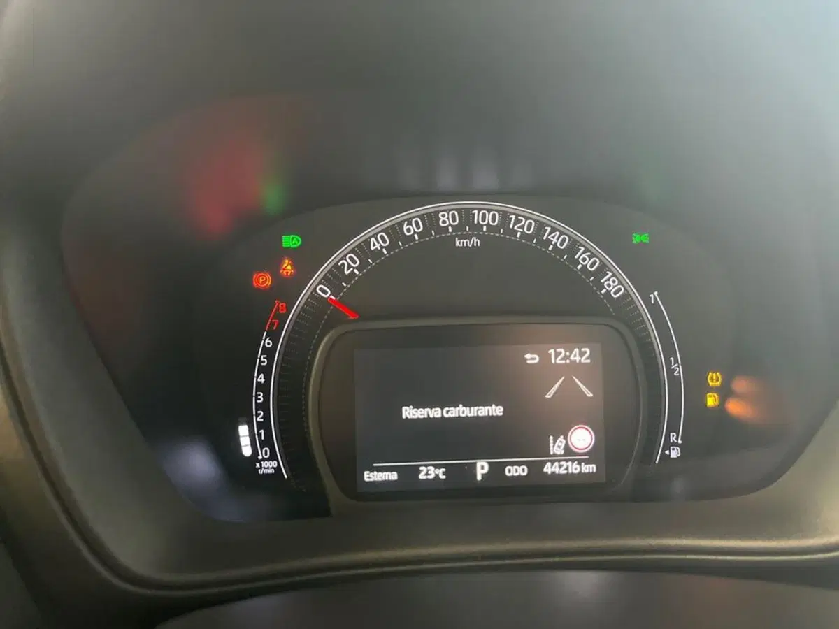 Toyota Aygo X usata a Catanzaro (9)