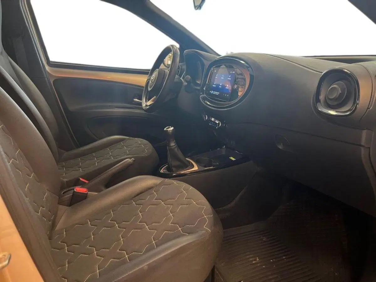 Toyota Aygo X usata a Catanzaro (15)