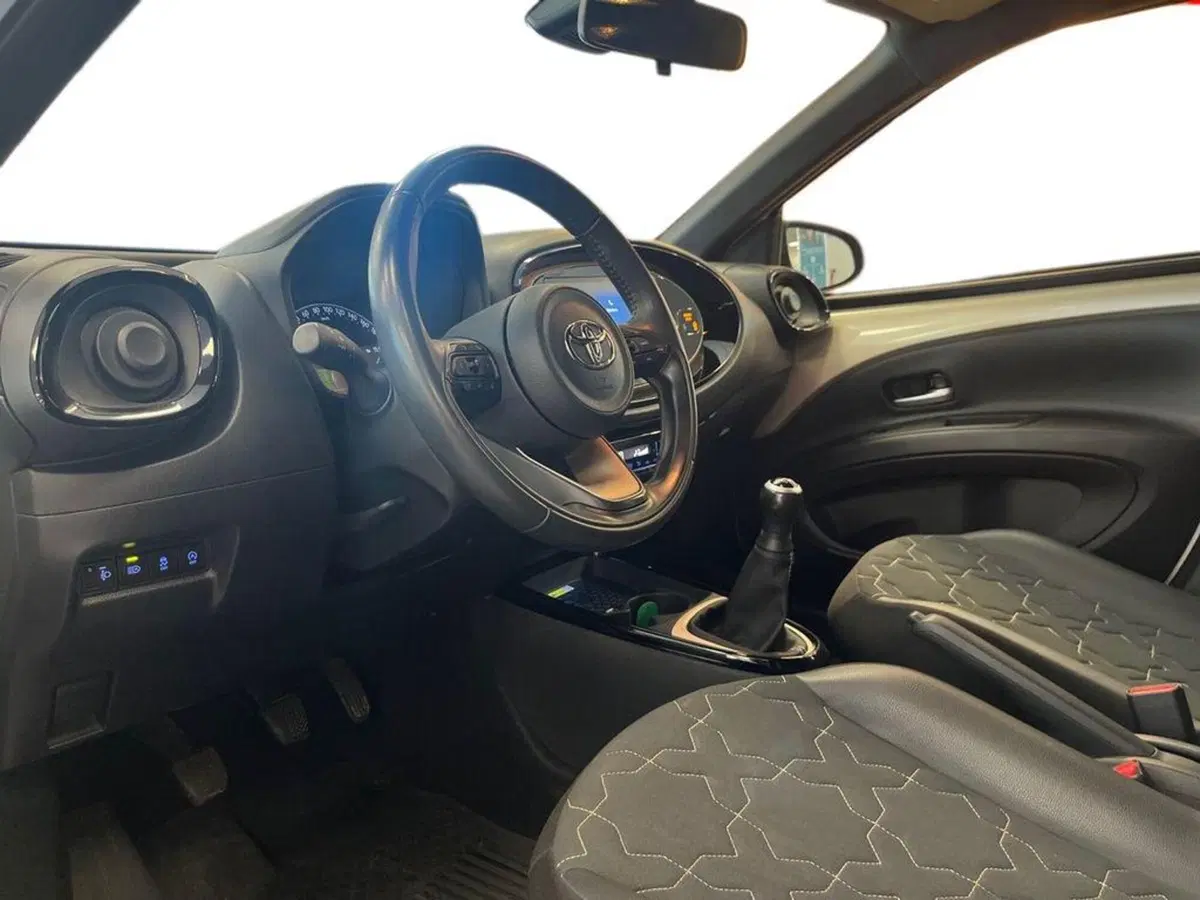 Toyota Aygo X usata a Catanzaro (6)