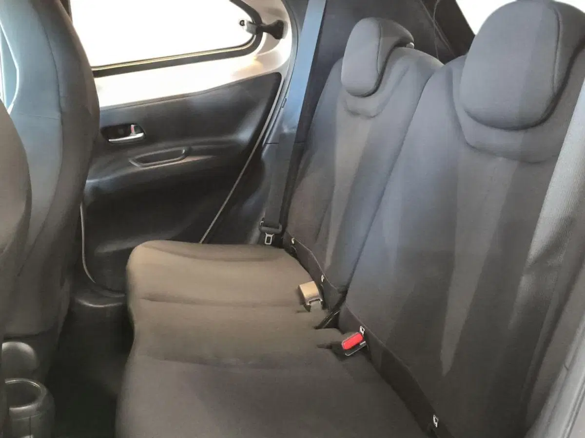 Toyota Aygo X usata a Catanzaro (11)