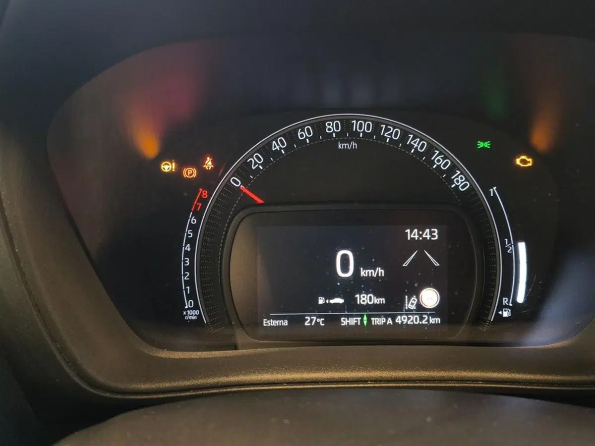 Toyota Aygo X usata a Catanzaro (9)