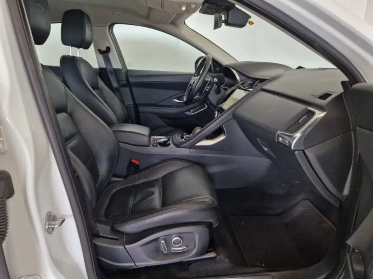 Jaguar E-Pace usata a Modena (3)