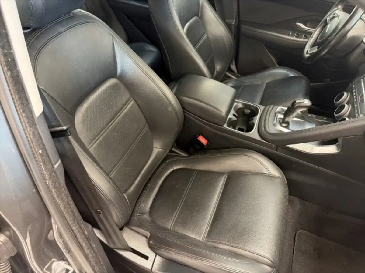Jaguar E-Pace usata a Modena (14)