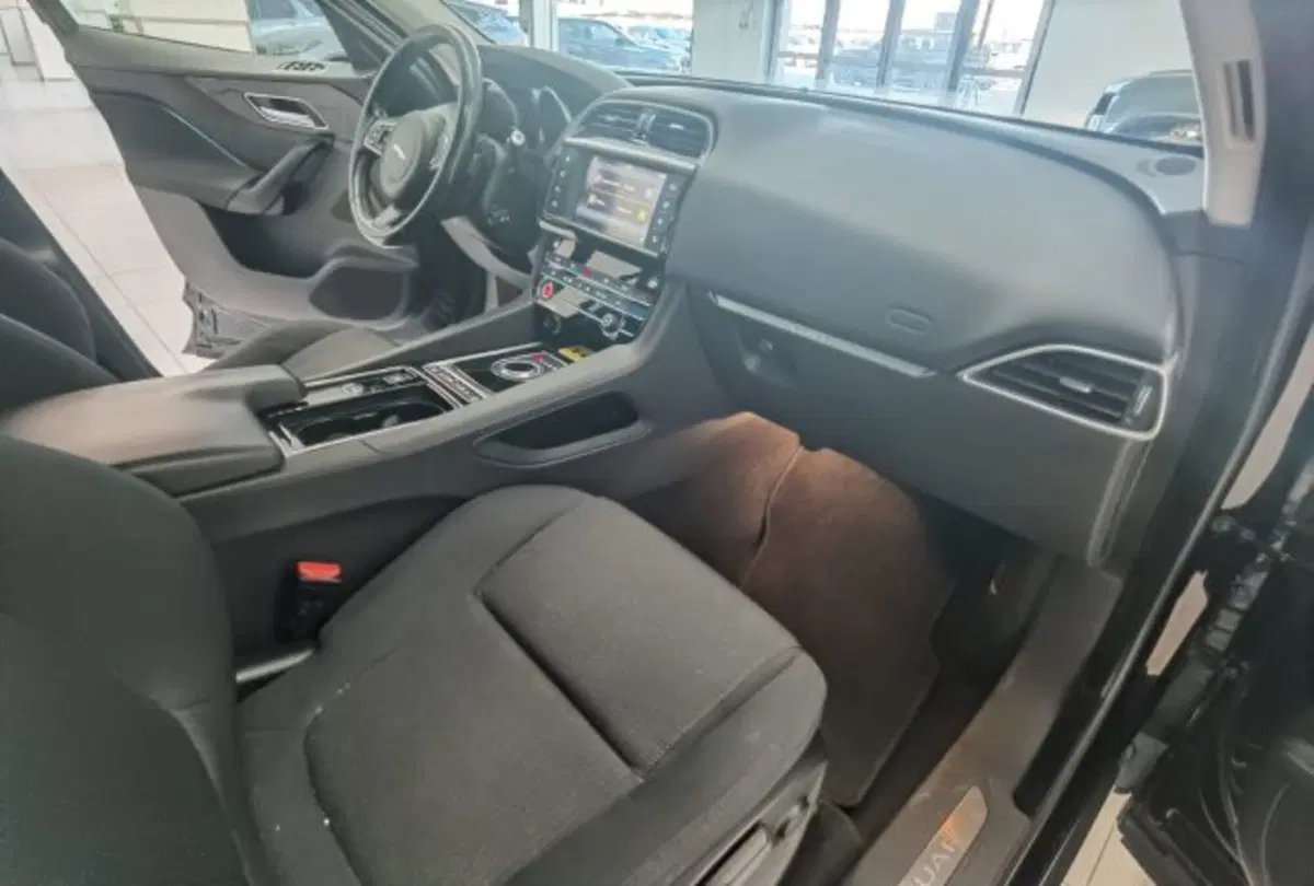 Jaguar F-Pace usata a Modena (11)