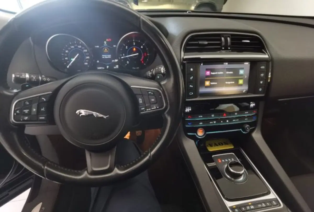 Jaguar F-Pace usata a Modena (12)