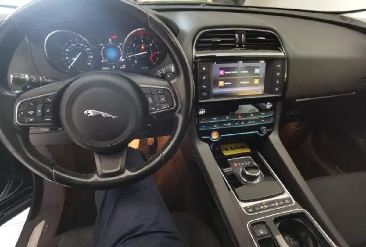 Jaguar F-Pace usata a Modena (13)