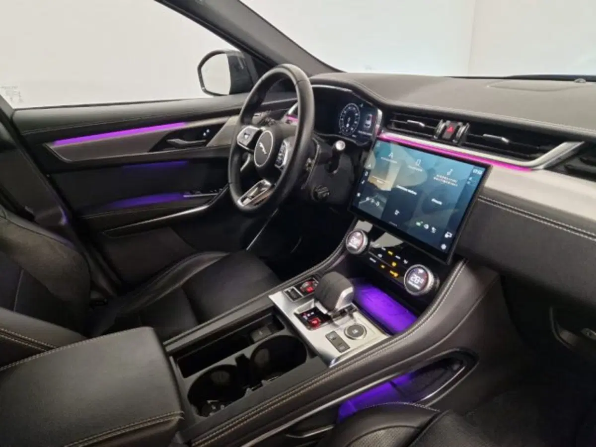 Jaguar F-Pace usata a Modena (10)