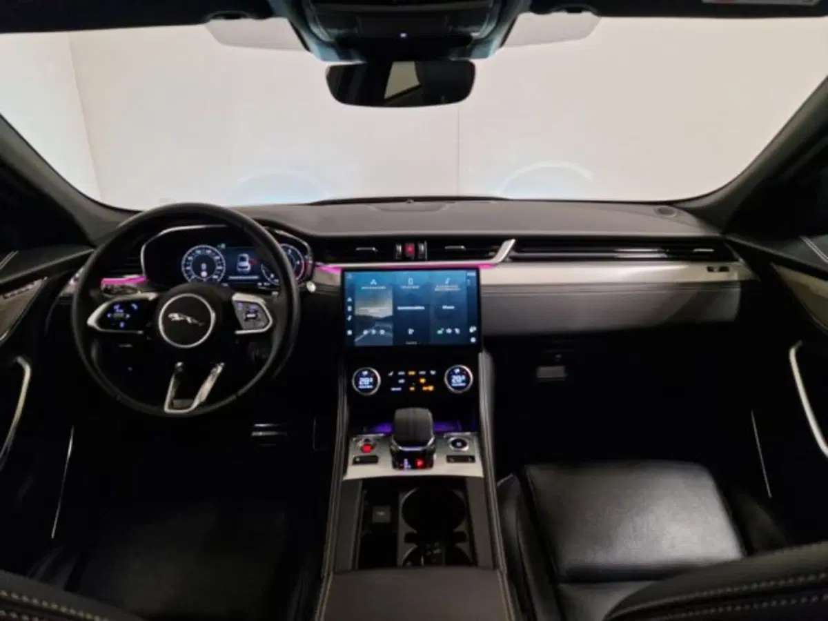 Jaguar F-Pace usata a Modena (4)