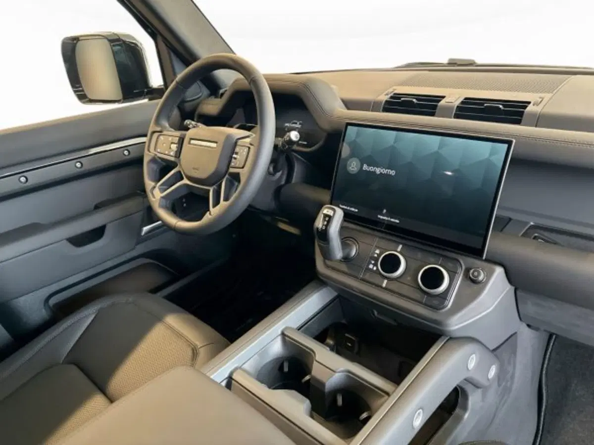Land Rover Defender nuova a Modena (15)