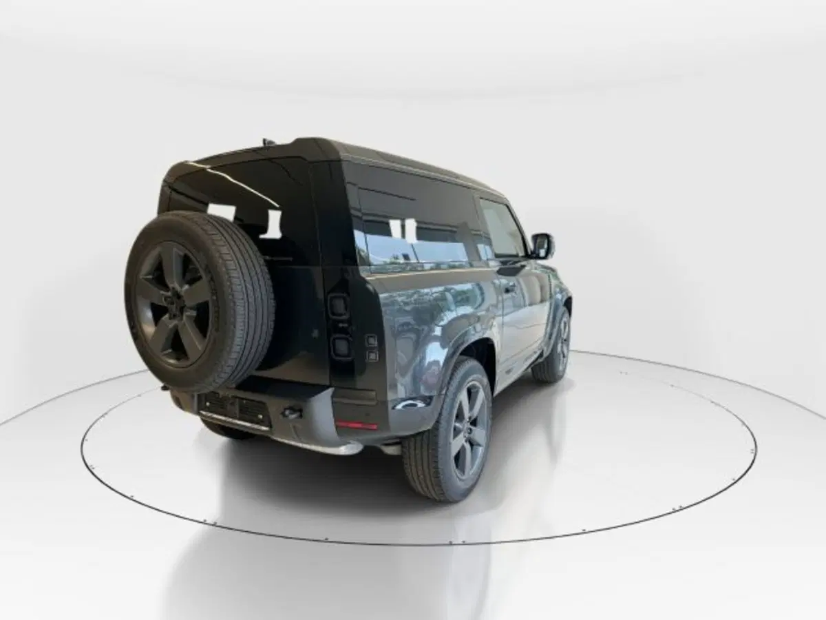Land Rover Defender nuova a Modena (2)