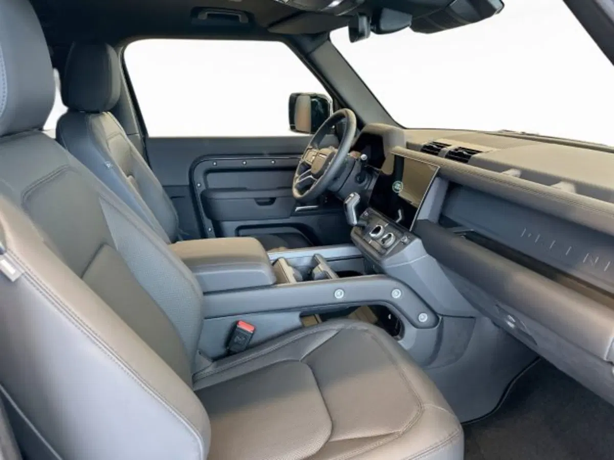 Land Rover Defender nuova a Modena (3)