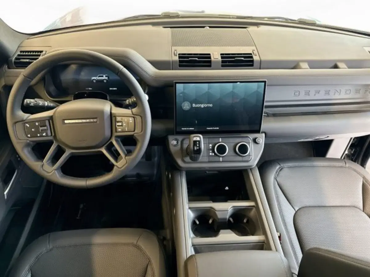 Land Rover Defender nuova a Modena (4)