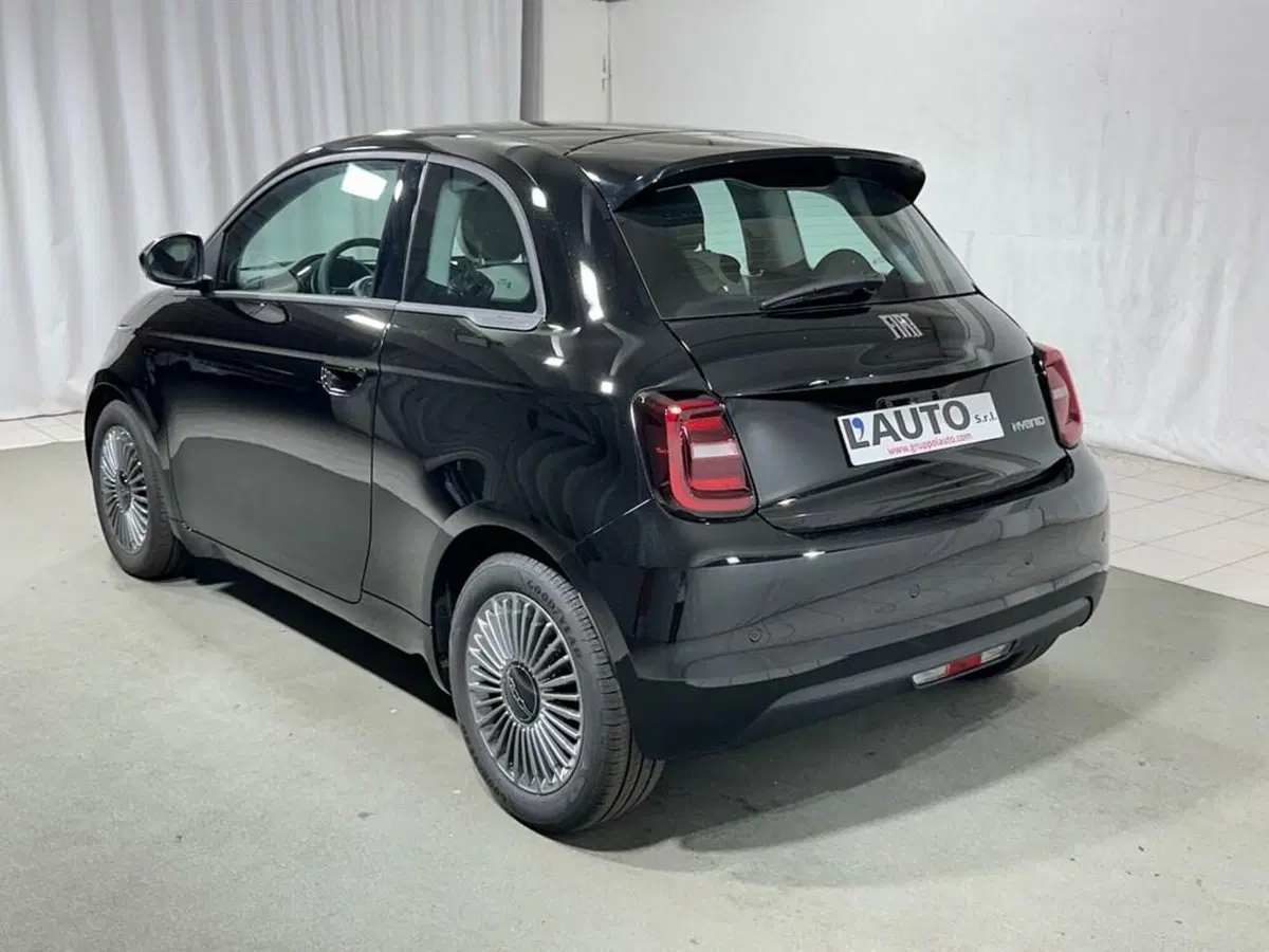 Fiat 500 nuova a Sondrio (3)