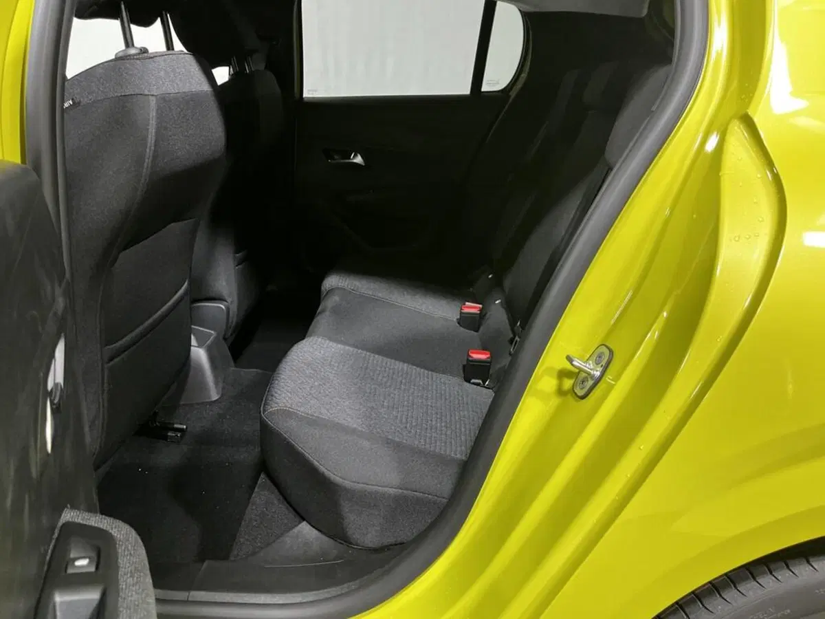 Peugeot 208 nuova a Sondrio (11)