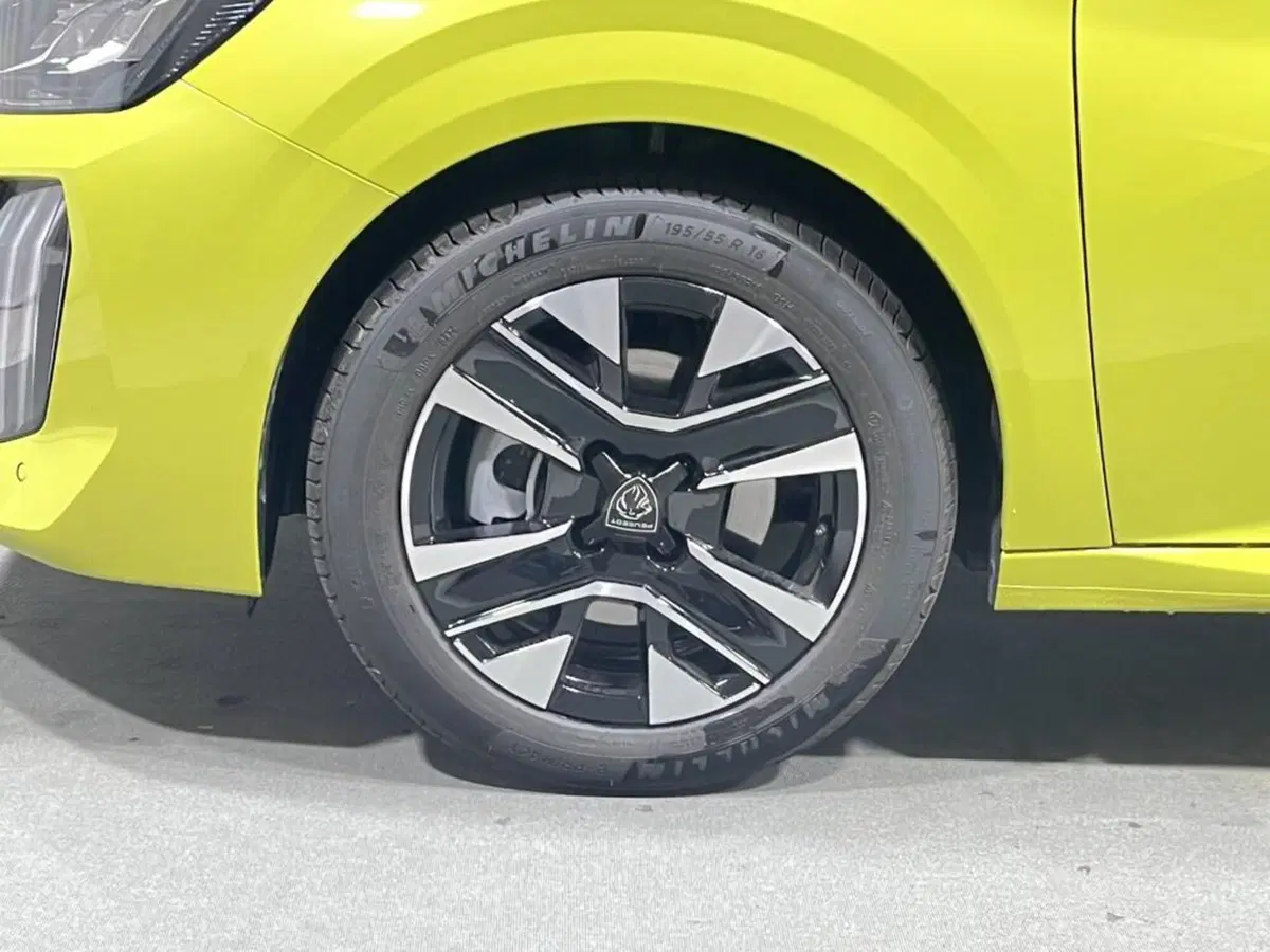 Peugeot 208 nuova a Sondrio (9)