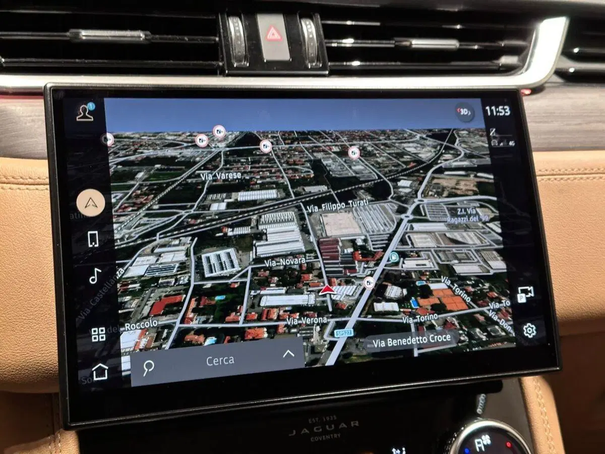 Jaguar F-Pace usata a Varese (12)