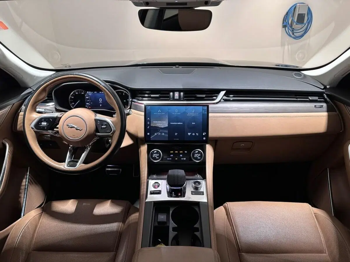 Jaguar F-Pace usata a Varese (7)