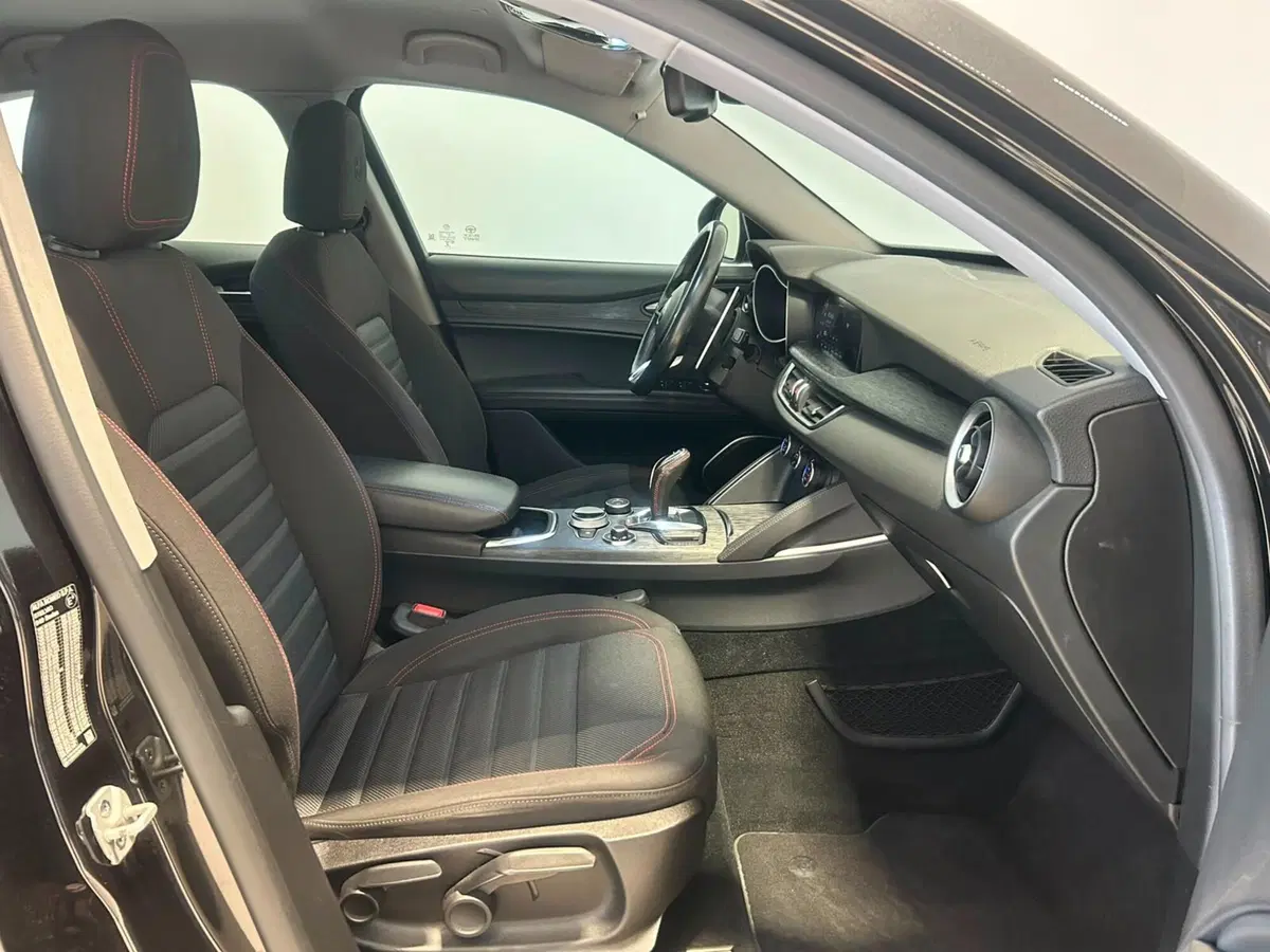 Alfa Romeo Stelvio usata a Napoli (3)