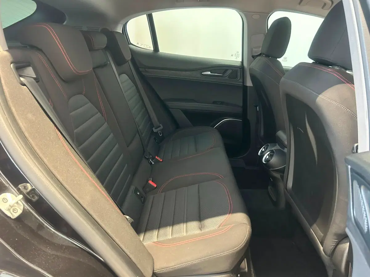 Alfa Romeo Stelvio usata a Napoli (5)