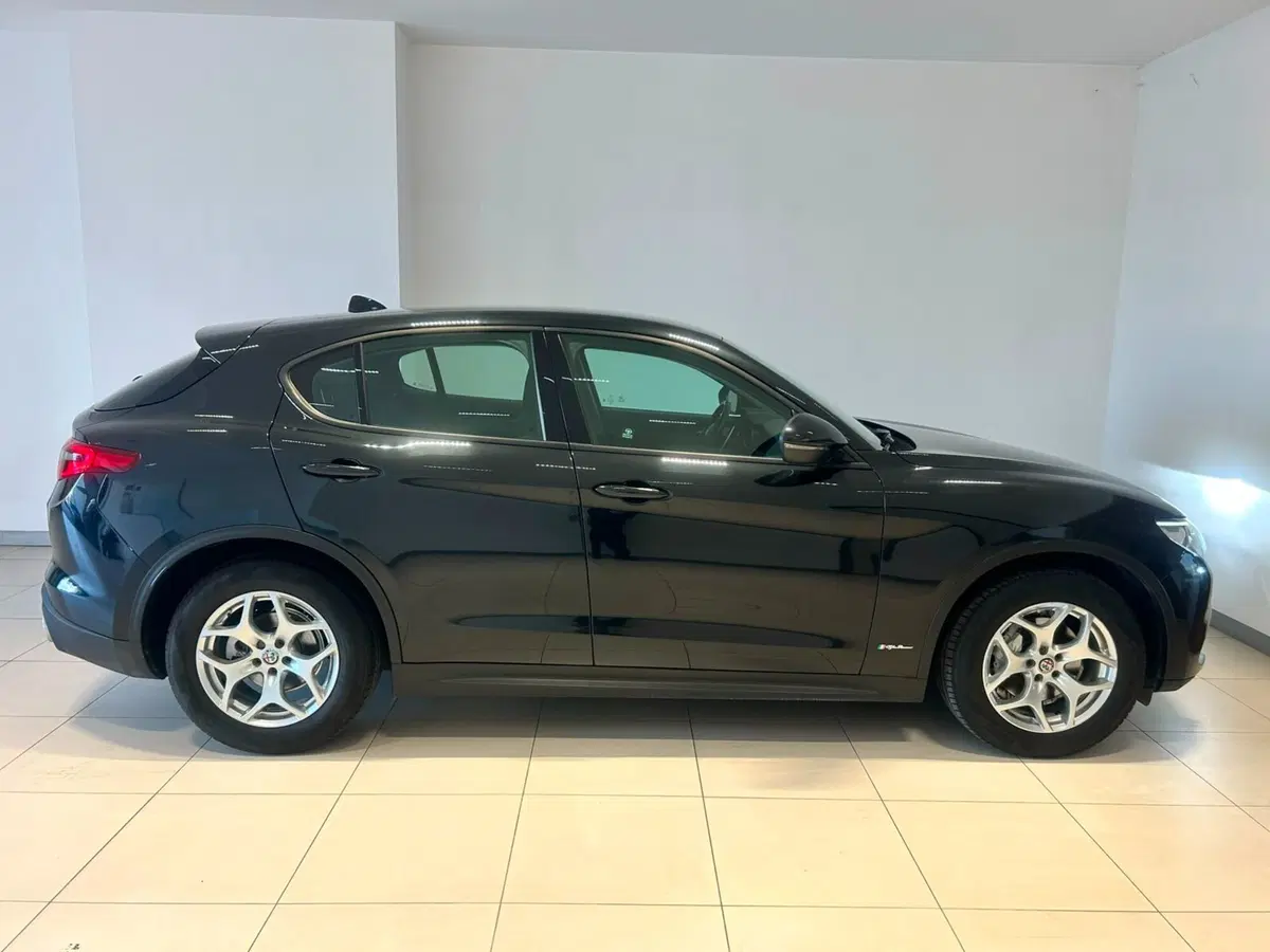 Alfa Romeo Stelvio usata a Napoli (6)