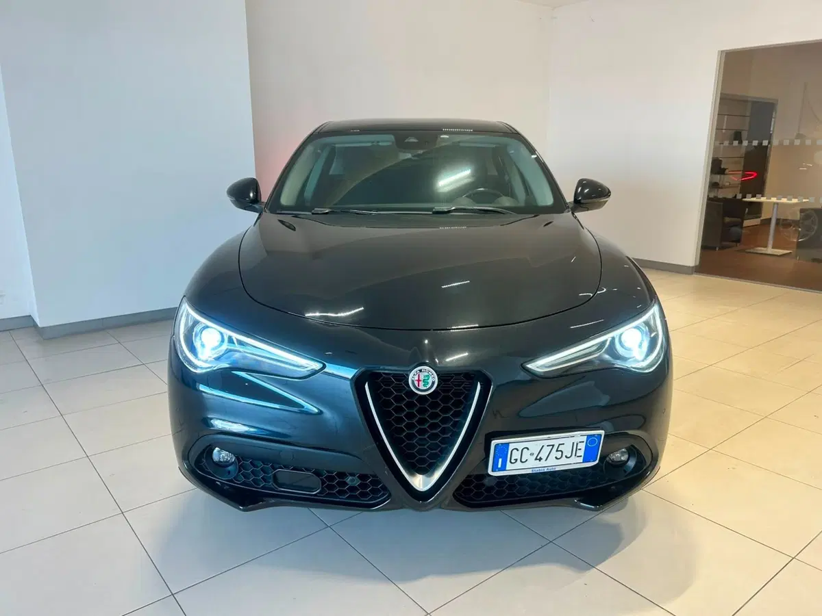 Alfa Romeo Stelvio usata a Napoli (7)