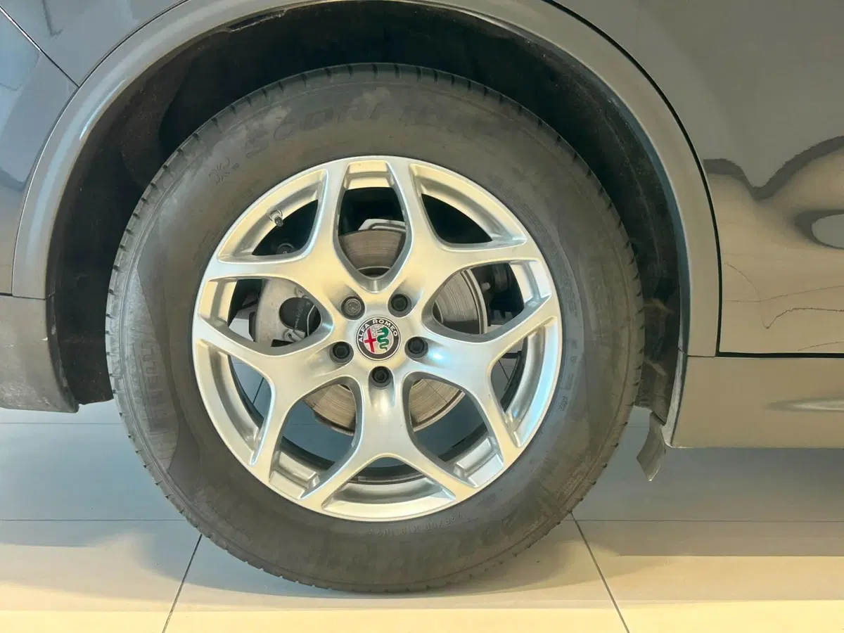 Alfa Romeo Stelvio usata a Napoli (9)