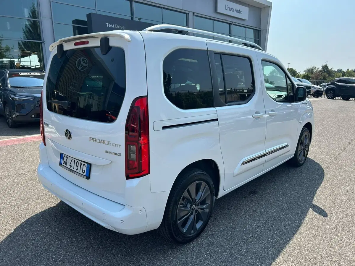 Toyota Proace City Verso usata a Piacenza (6)
