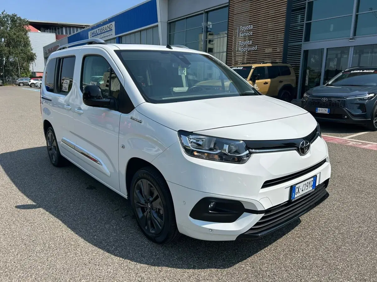 Toyota Proace City Verso usata a Piacenza (8)