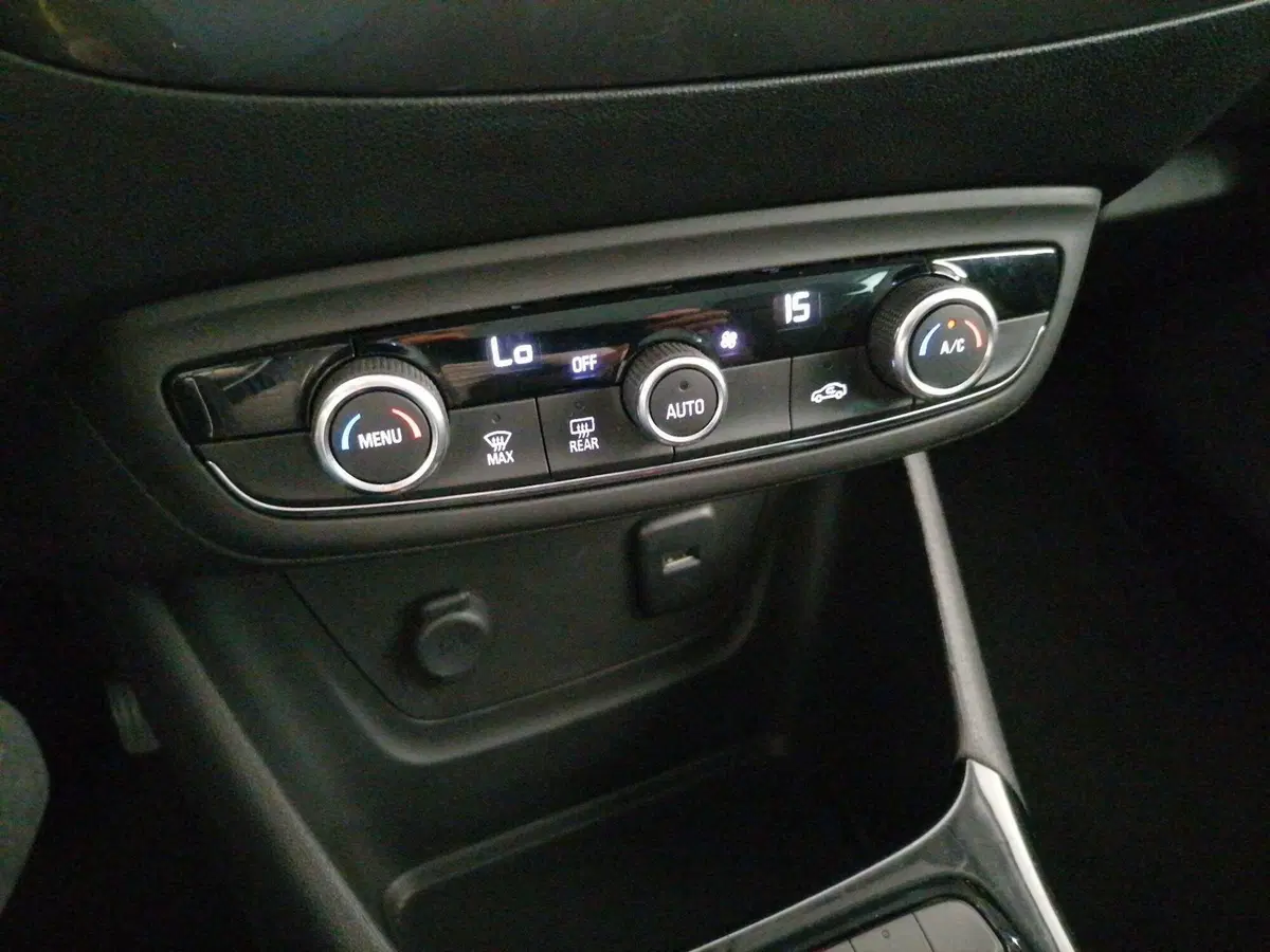 Opel Crossland X usata a Roma (13)