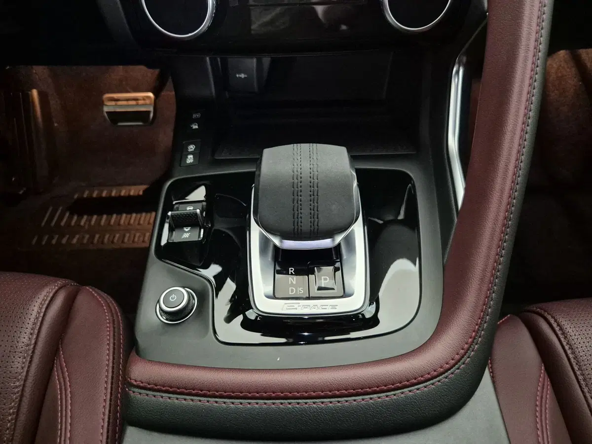 Jaguar E-Pace usata a Torino (10)