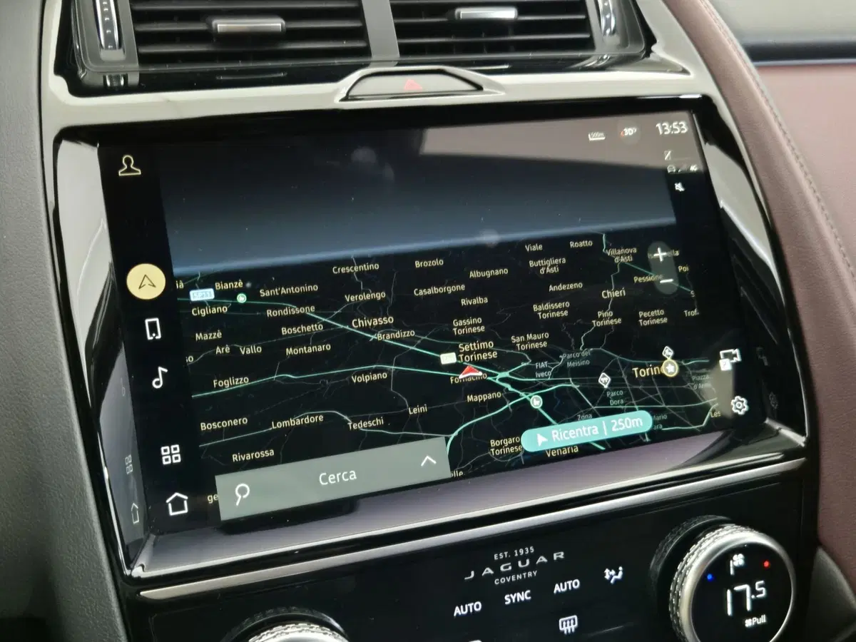 Jaguar E-Pace usata a Torino (11)