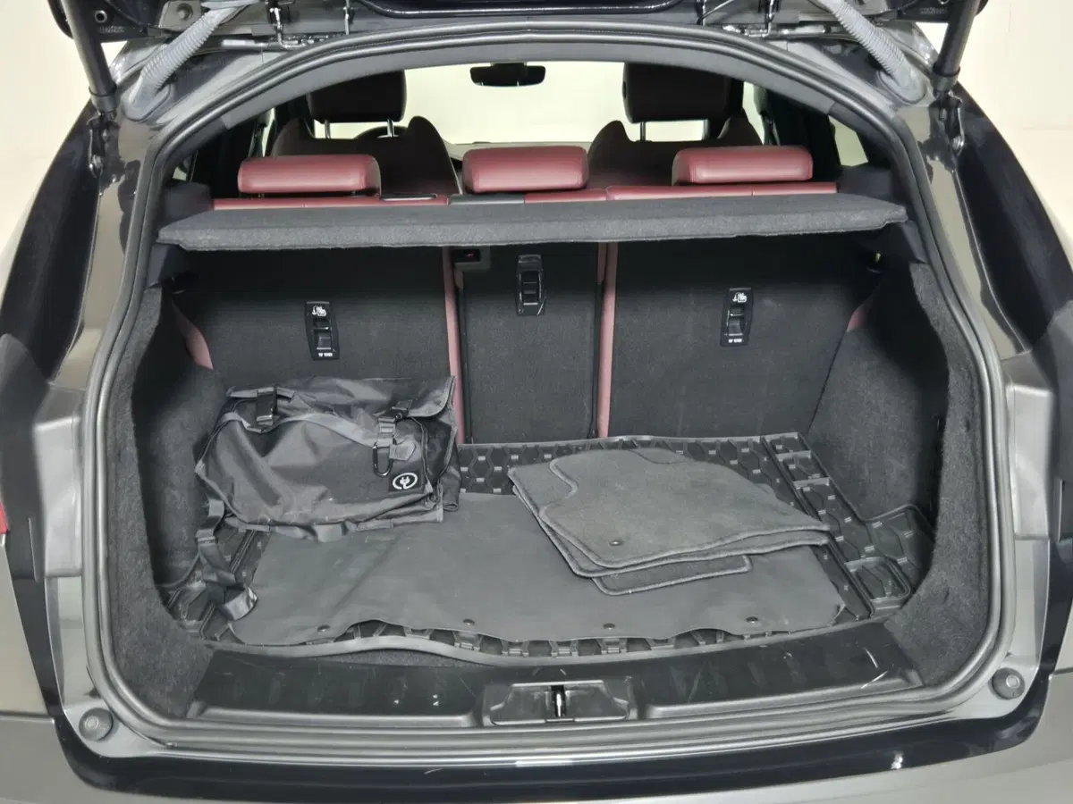 Jaguar E-Pace usata a Torino (12)