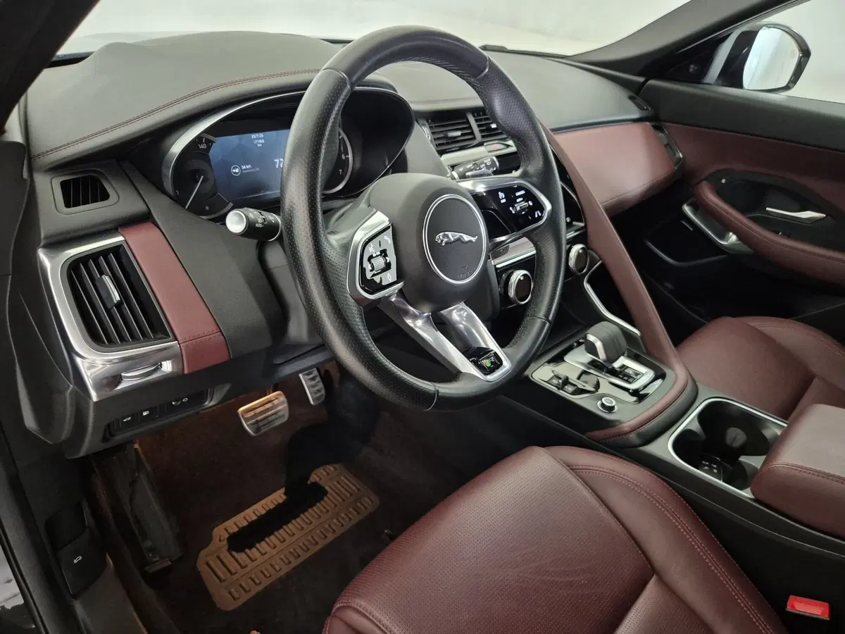 Jaguar E-Pace usata a Torino (15)
