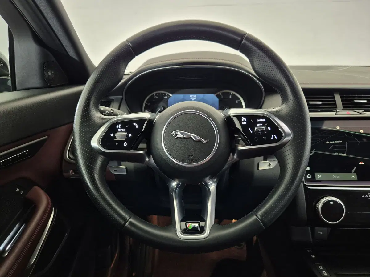 Jaguar E-Pace usata a Torino (18)